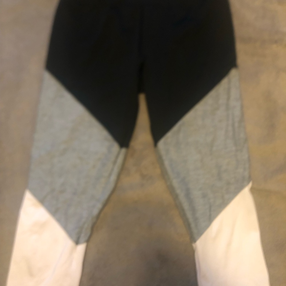Mid calf workout leggings